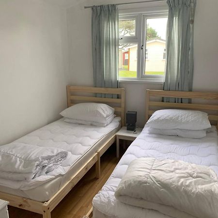 Chalets & Lodges At Atlantic Bays Holiday Park Padstow Eksteriør billede