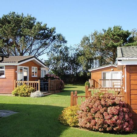 Chalets & Lodges At Atlantic Bays Holiday Park Padstow Eksteriør billede
