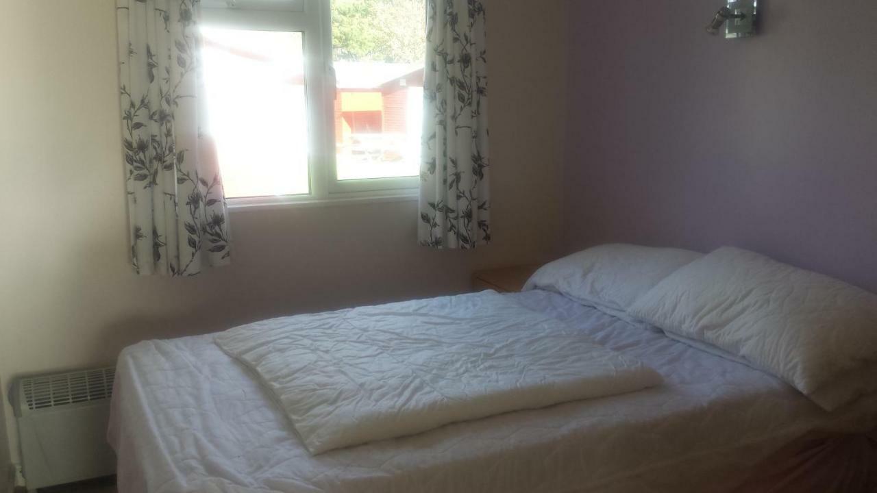 Chalets & Lodges At Atlantic Bays Holiday Park Padstow Eksteriør billede